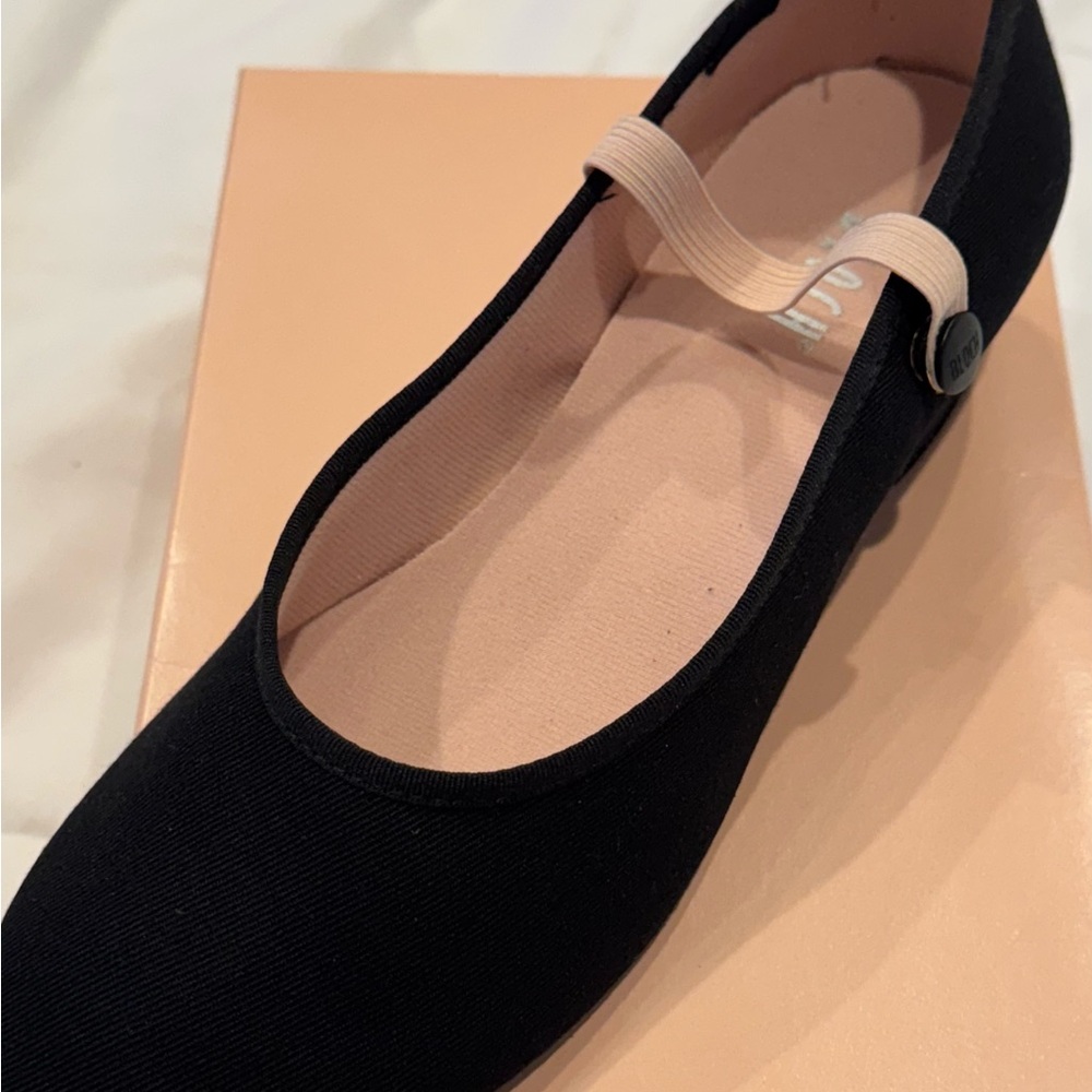 Bloch canvas character shoestring